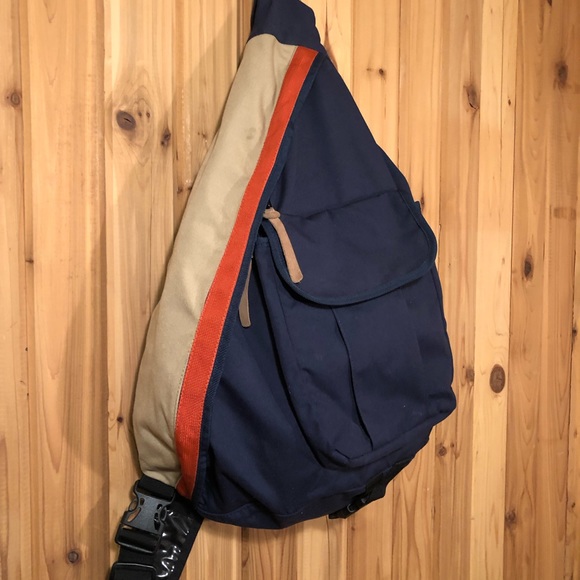 gap sling backpack